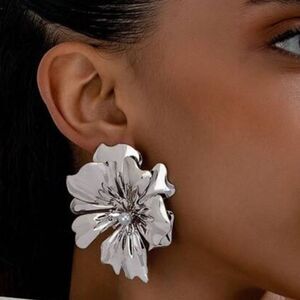 Silver Floral earrings M474